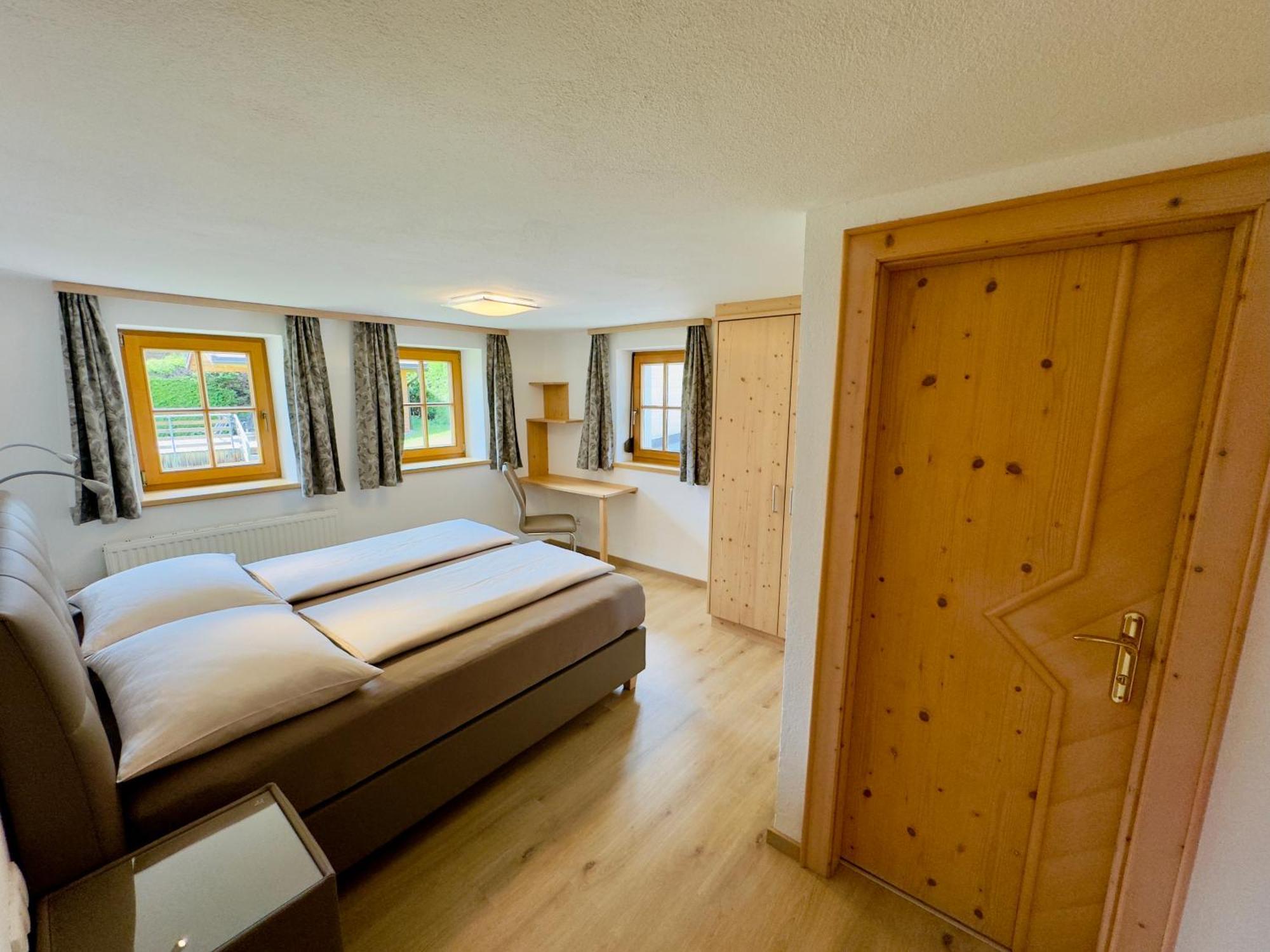 Haus St. Bernard Apartment เพทท์นอย อัม อาร์ลแบร์ก ภายนอก รูปภาพ